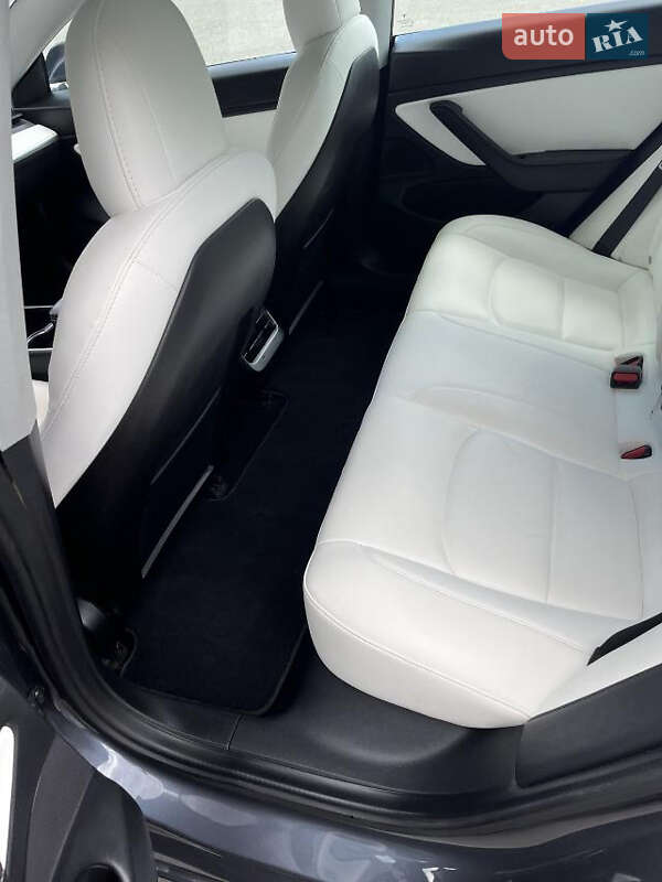 Седан Tesla Model 3 2020 в Шепетовке