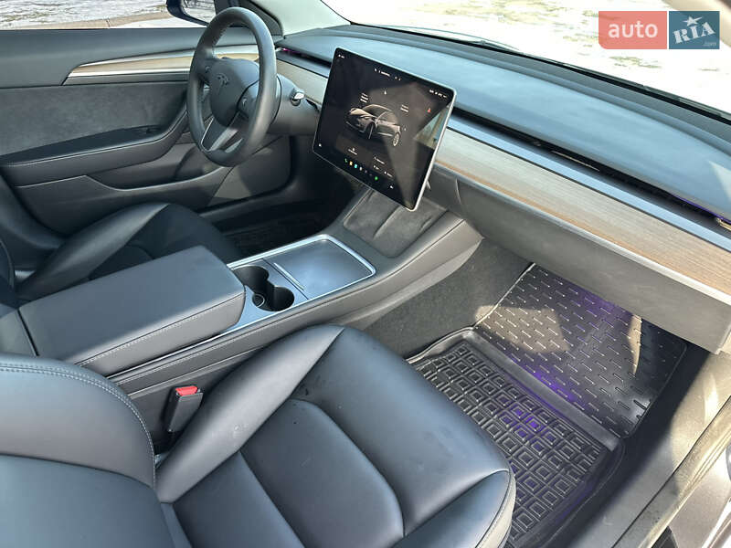 Седан Tesla Model 3 2023 в Черкассах