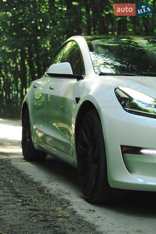 Седан Tesla Model 3 2022 в Рівному