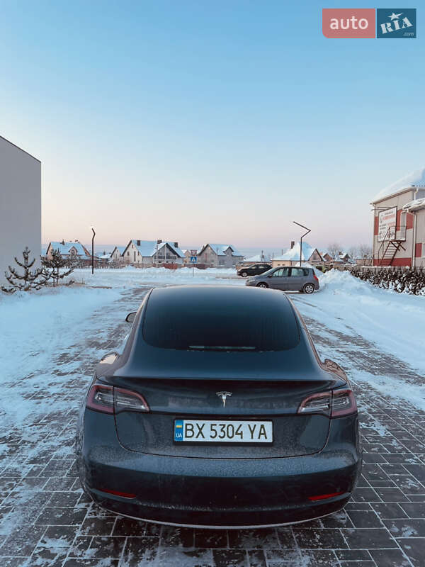 Седан Tesla Model 3 2019 в Луцке