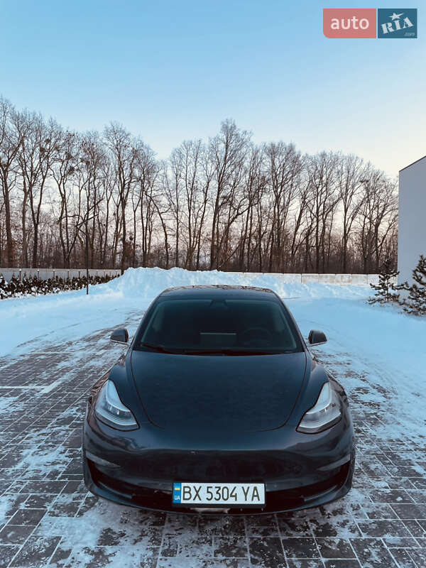 Седан Tesla Model 3 2019 в Луцке