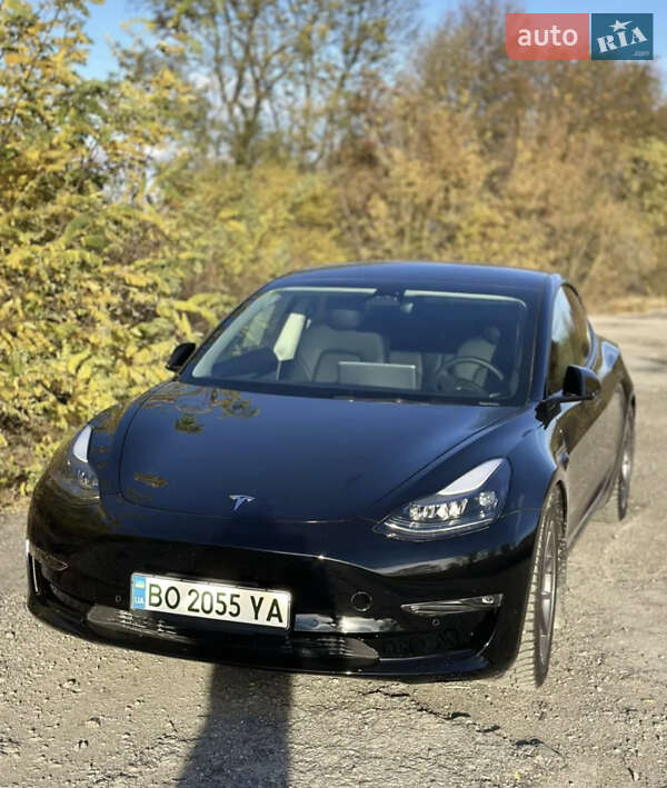 Седан Tesla Model 3 2022 в Тернополе