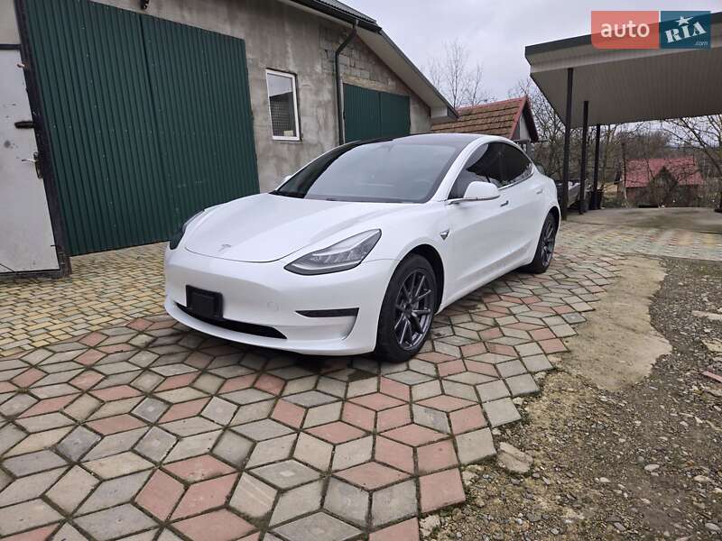 Седан Tesla Model 3 2019 в Снятине