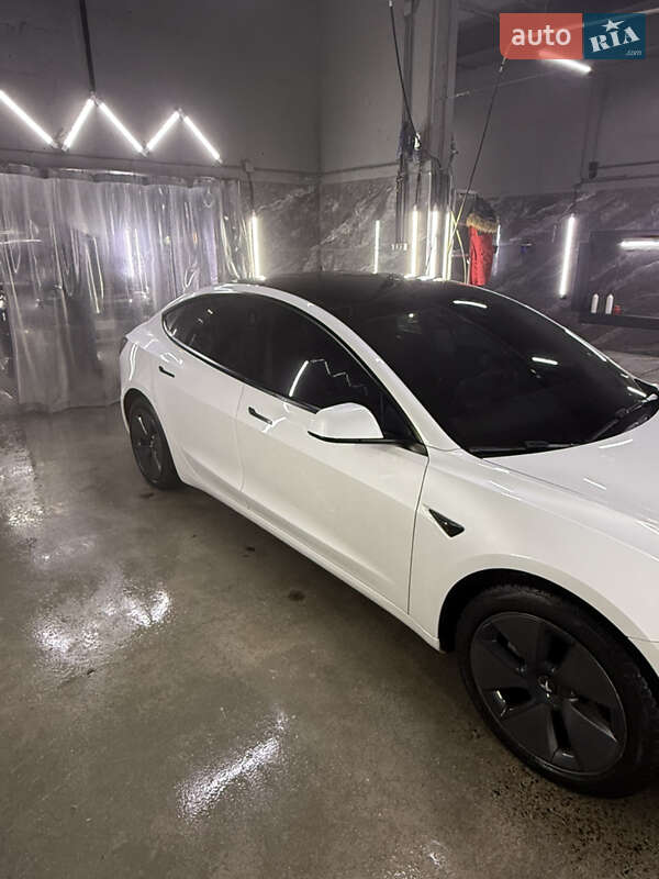 Седан Tesla Model 3 2023 в Києві