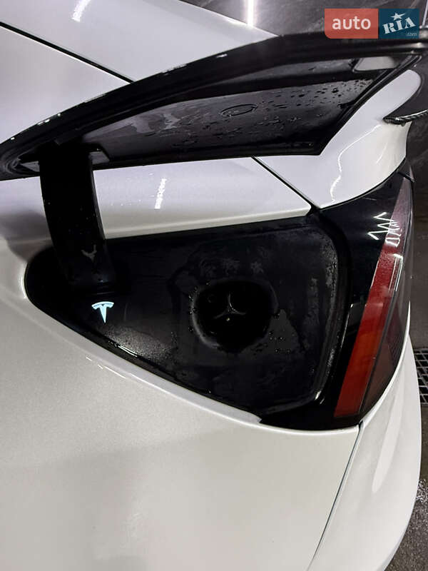 Седан Tesla Model 3 2023 в Києві