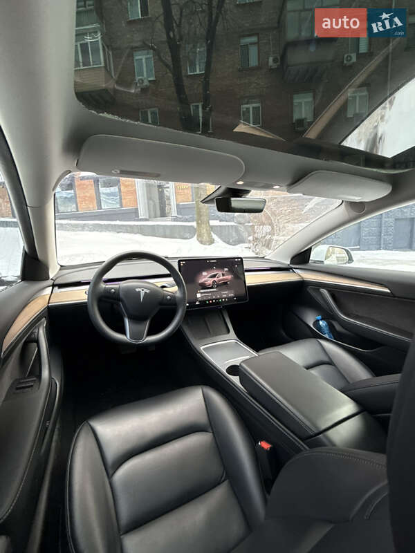 Седан Tesla Model 3 2023 в Києві