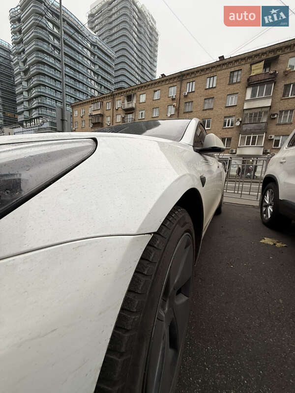 Седан Tesla Model 3 2023 в Києві