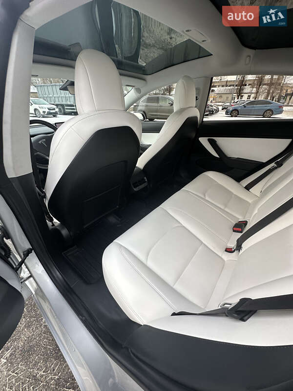 Седан Tesla Model 3 2018 в Киеве