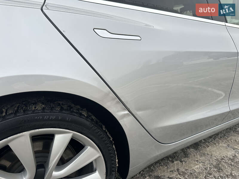 Седан Tesla Model 3 2018 в Киеве