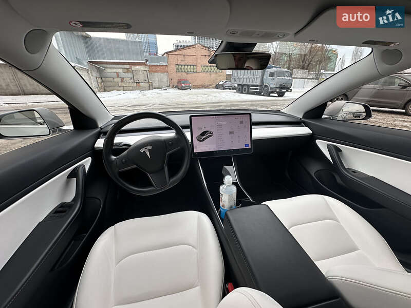 Седан Tesla Model 3 2018 в Киеве