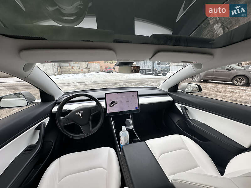 Седан Tesla Model 3 2018 в Киеве