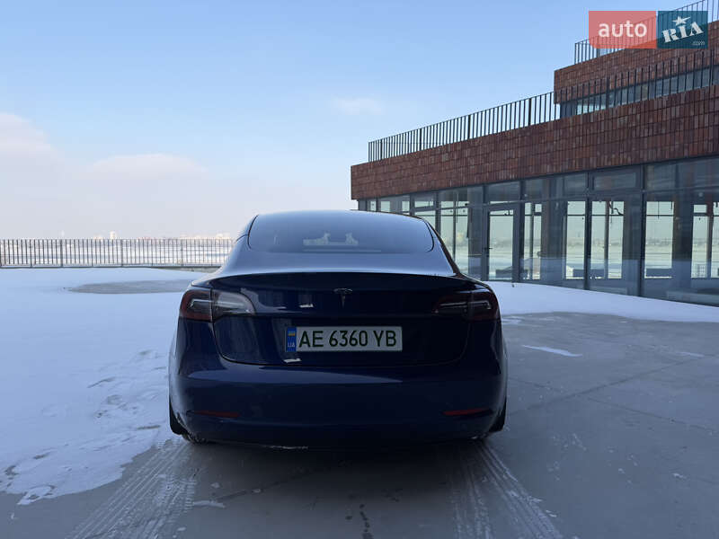 Седан Tesla Model 3 2023 в Днепре