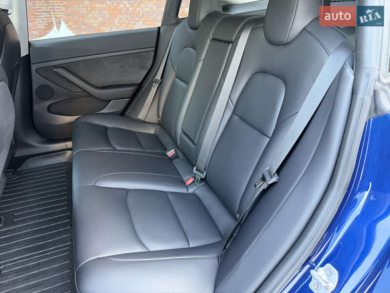 Седан Tesla Model 3 2023 в Днепре