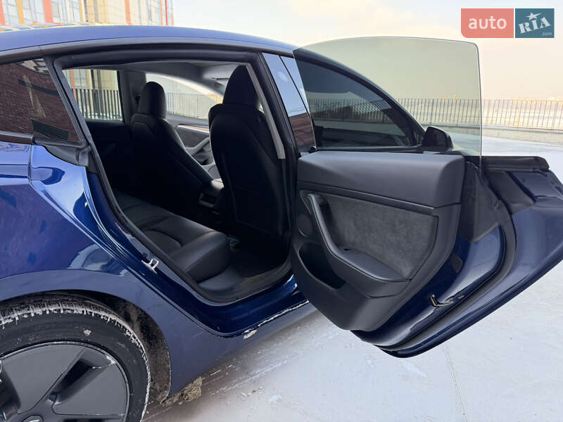 Седан Tesla Model 3 2023 в Днепре