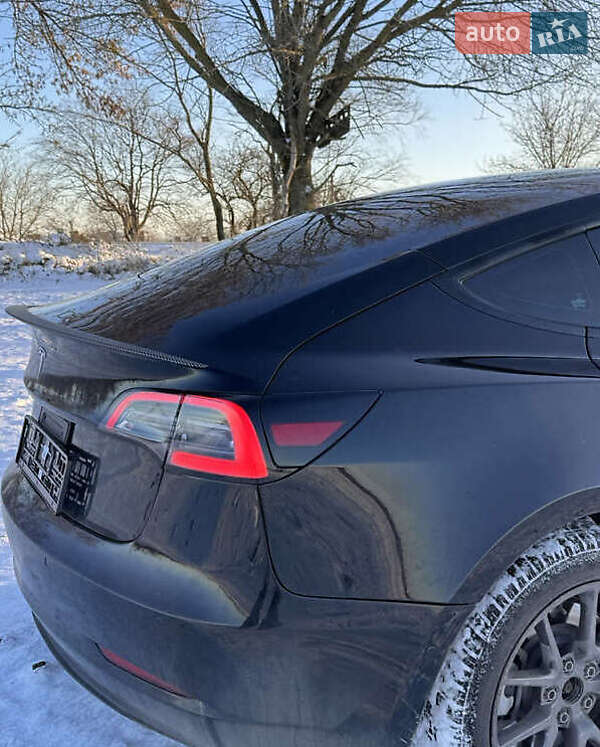 Седан Tesla Model 3 2021 в Киеве