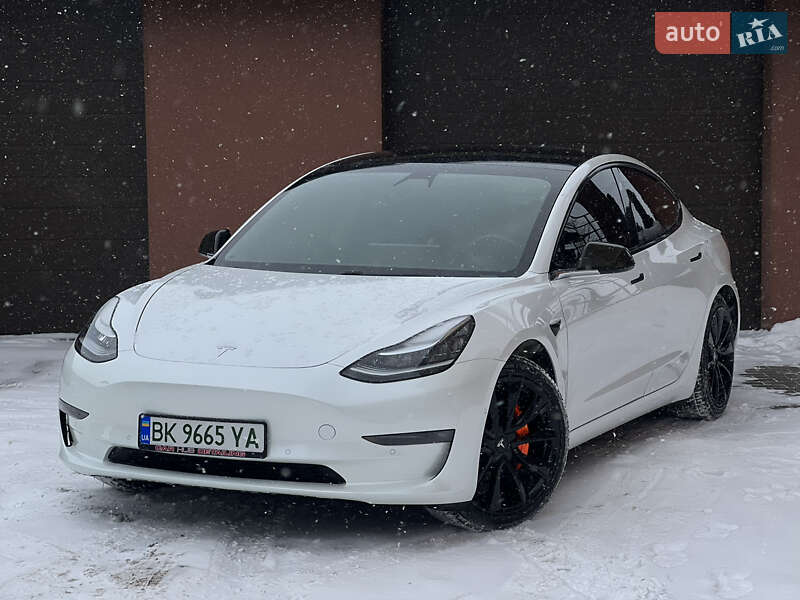 Седан Tesla Model 3 2019 в Ровно