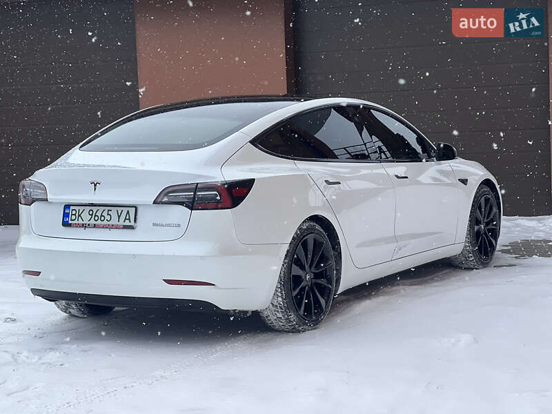 Седан Tesla Model 3 2019 в Ровно