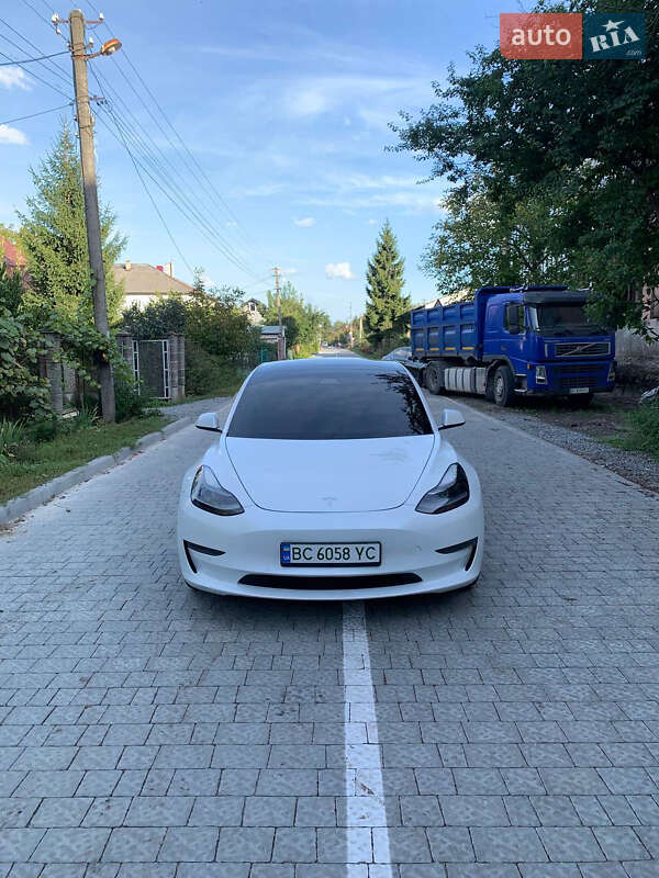 Tesla Model 3 2021
