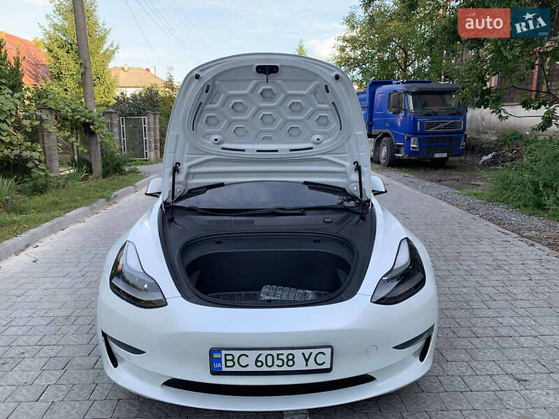 Седан Tesla Model 3 2021 в Львове