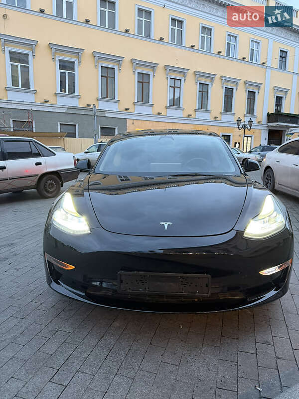 Седан Tesla Model 3 2023 в Одессе