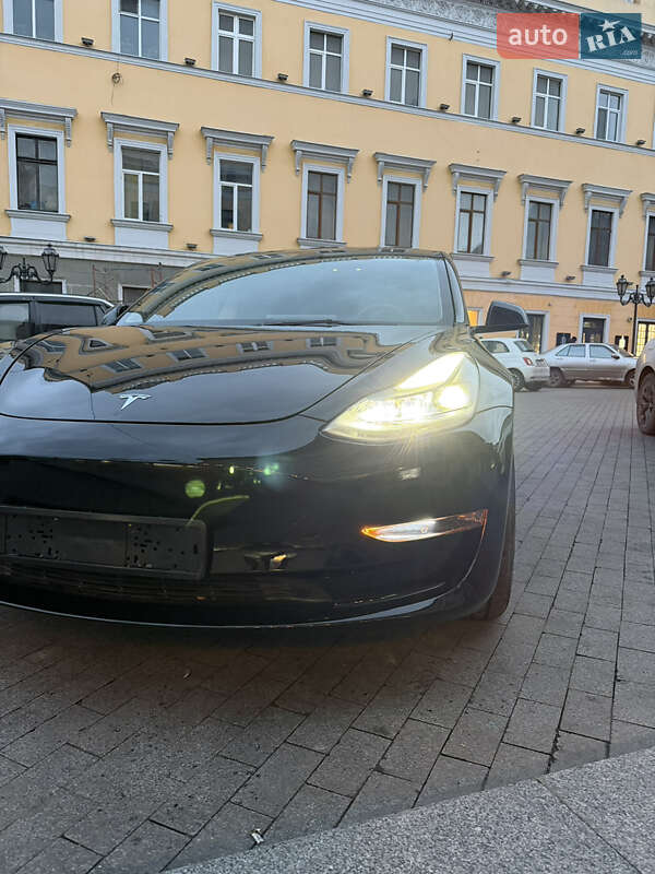 Седан Tesla Model 3 2023 в Одессе