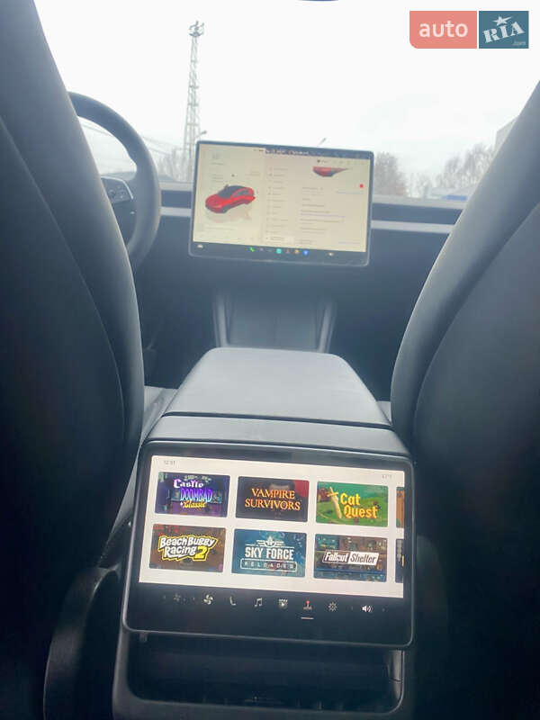 Седан Tesla Model 3 2024 в Чернигове