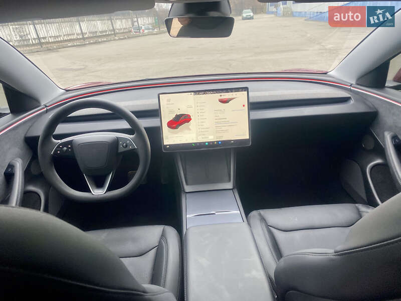 Седан Tesla Model 3 2024 в Чернигове