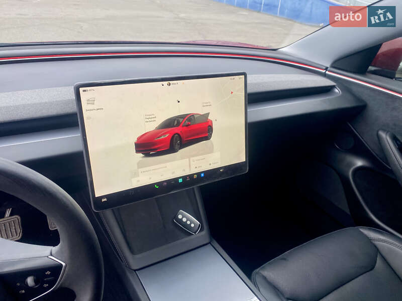 Седан Tesla Model 3 2024 в Чернигове