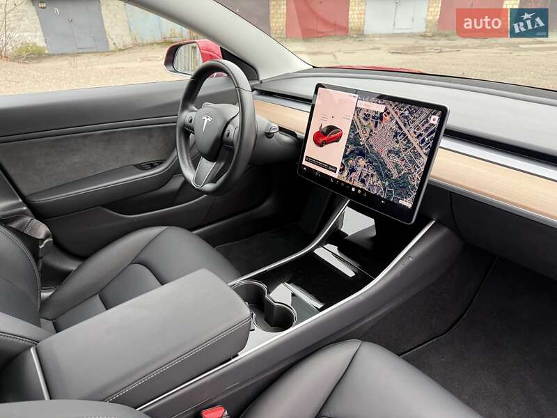 Седан Tesla Model 3 2018 в Киеве