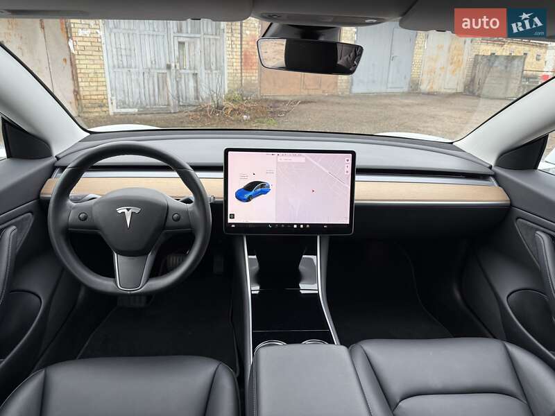 Седан Tesla Model 3 2018 в Киеве