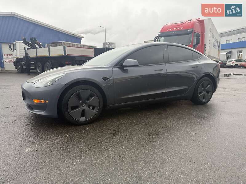 Седан Tesla Model 3 2022 в Киеве
