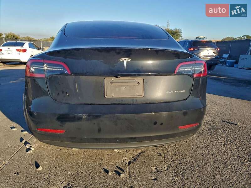 Седан Tesla Model 3 2021 в Киеве