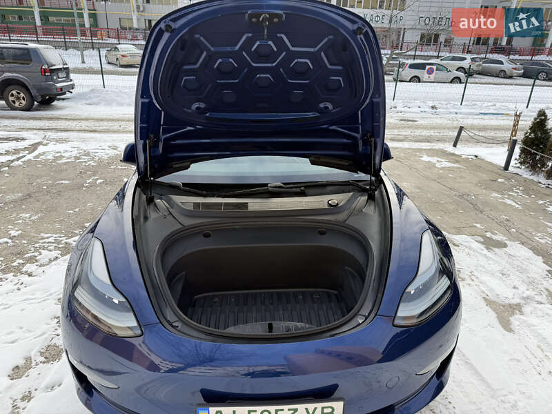 Седан Tesla Model 3 2021 в Киеве