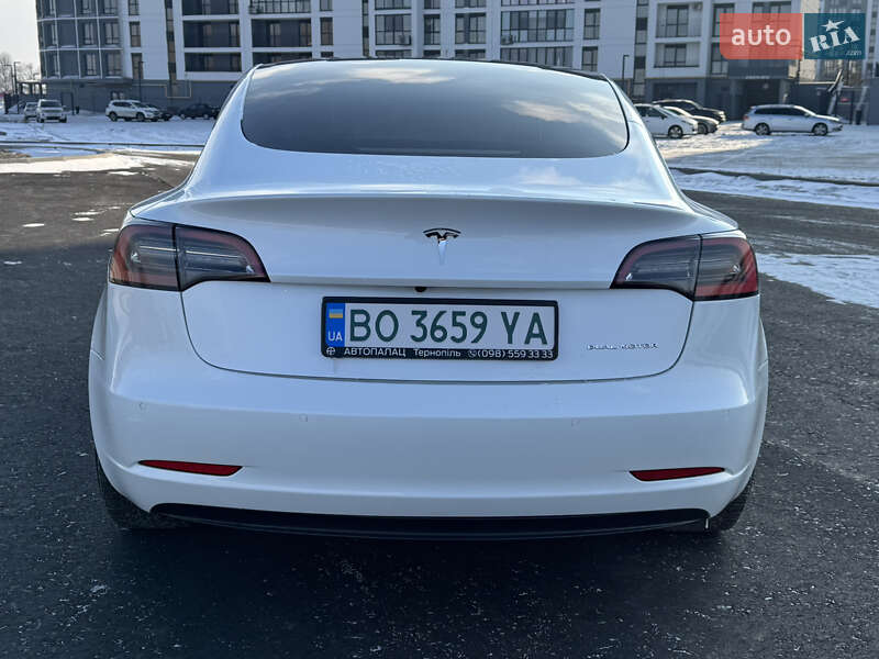 Седан Tesla Model 3 2022 в Черкассах