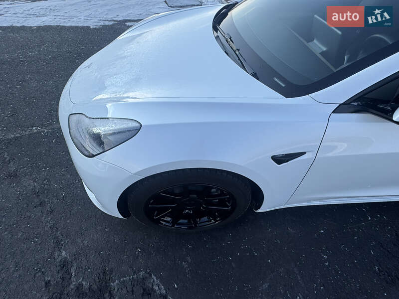 Седан Tesla Model 3 2022 в Черкассах