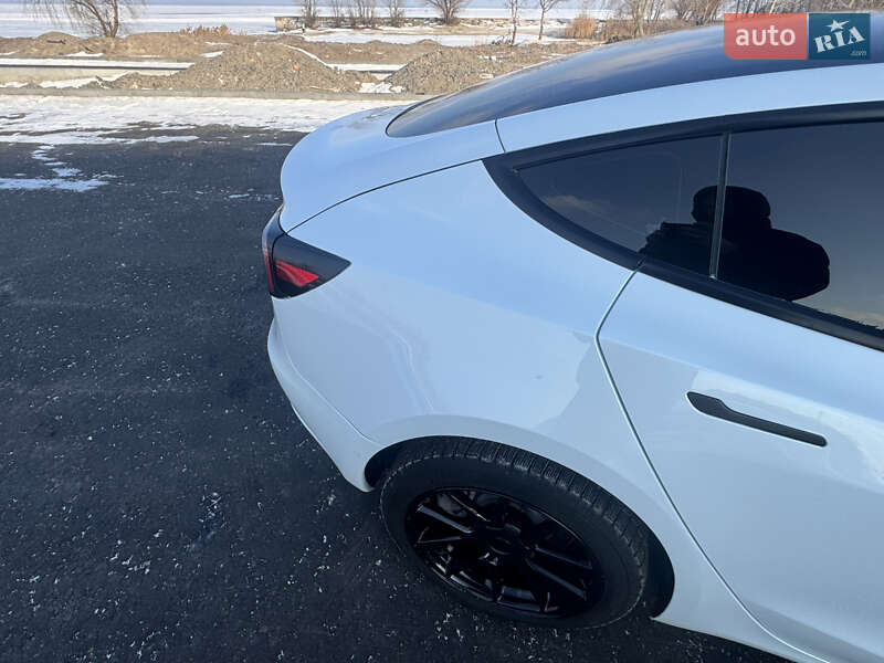 Седан Tesla Model 3 2022 в Черкассах
