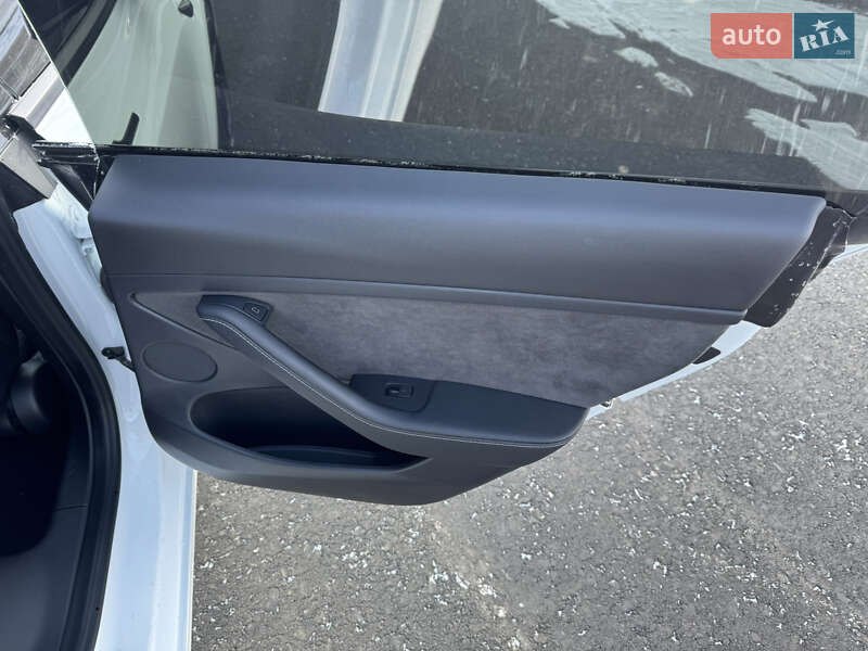 Седан Tesla Model 3 2022 в Черкассах