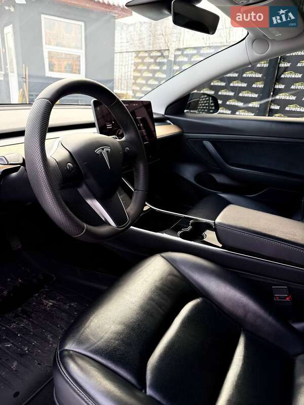 Седан Tesla Model 3 2020 в Киеве