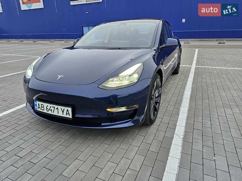 Седан Tesla Model 3 2023 в Виннице
