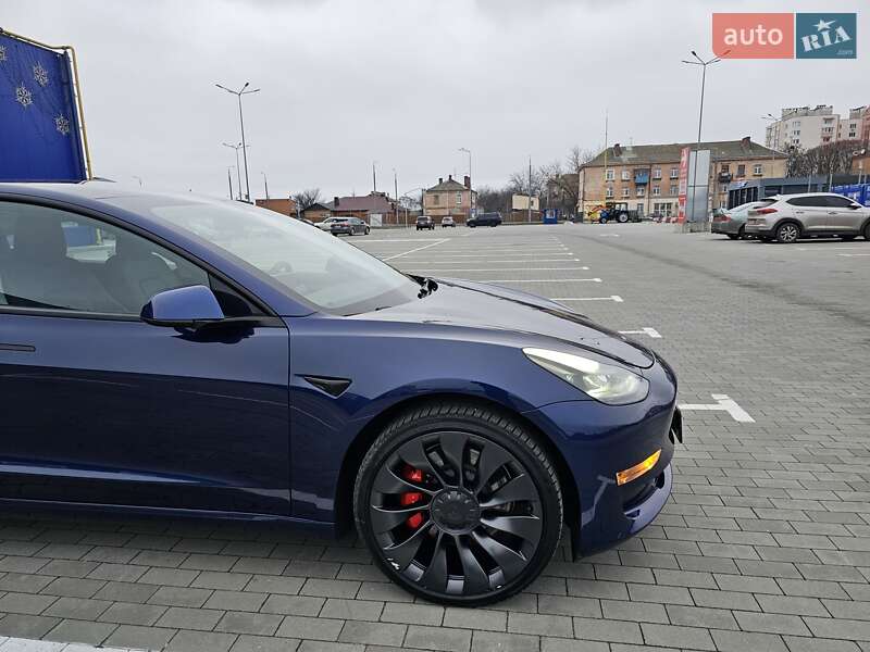 Седан Tesla Model 3 2023 в Виннице