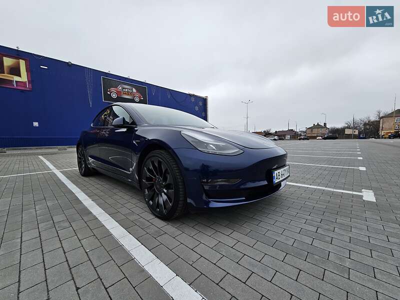 Седан Tesla Model 3 2023 в Виннице