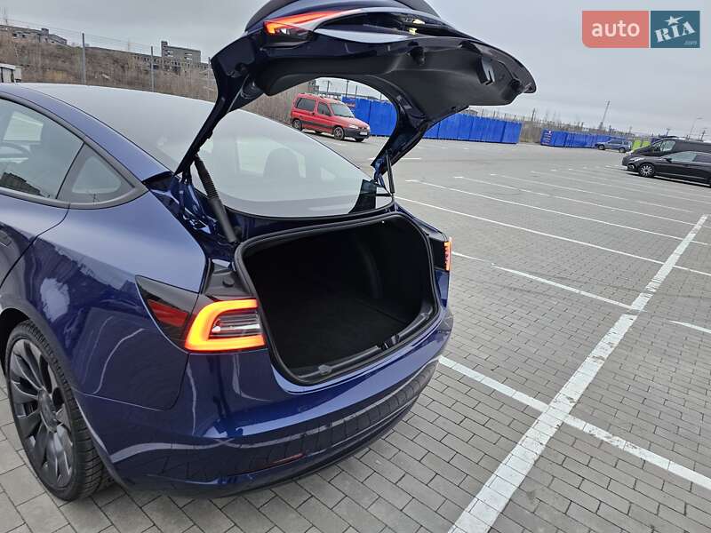 Седан Tesla Model 3 2023 в Виннице