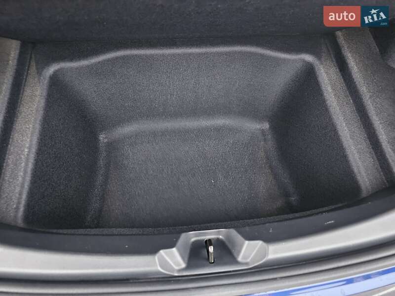 Седан Tesla Model 3 2023 в Виннице