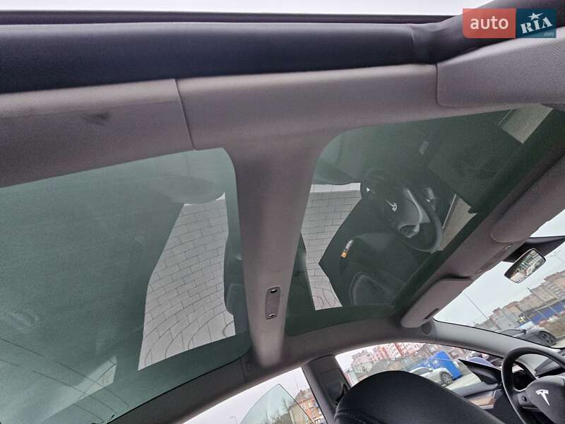 Седан Tesla Model 3 2023 в Виннице