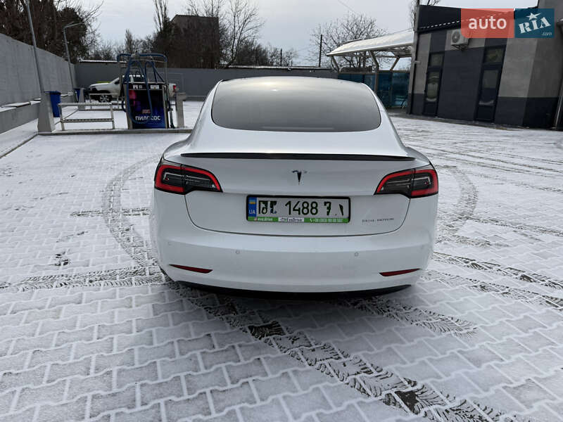 Седан Tesla Model 3 2021 в Николаеве фото 5 Седан Tesla Model 3 2021 в Николаеве