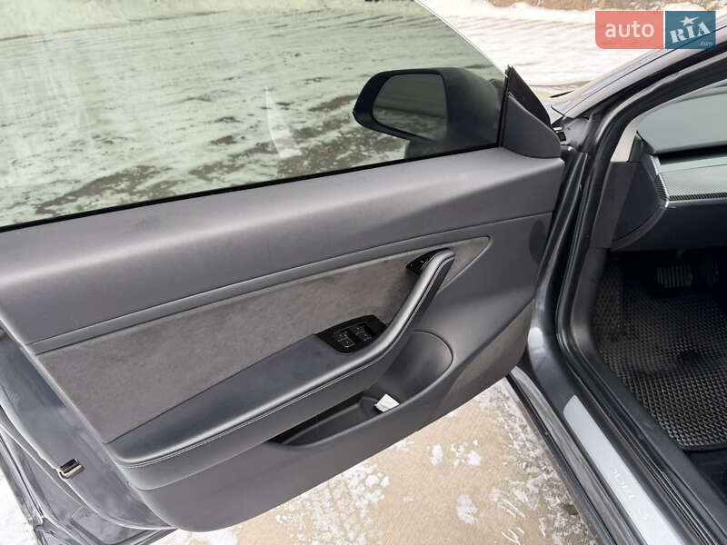 Седан Tesla Model 3 2018 в Золотоноше