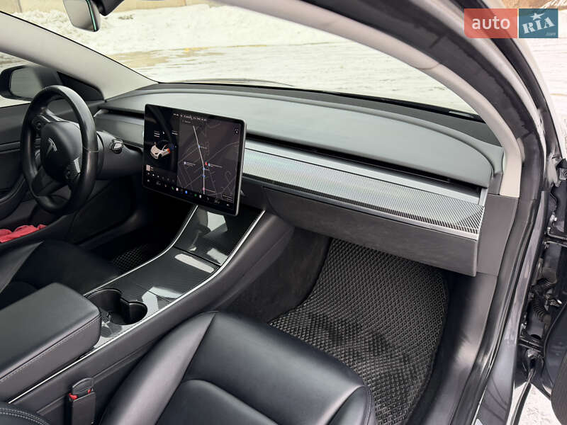 Седан Tesla Model 3 2018 в Золотоноше