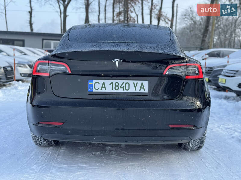 Седан Tesla Model 3 2022 в Умани