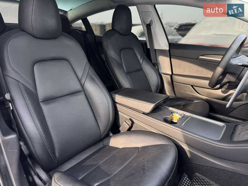 Седан Tesla Model 3 2022 в Умани