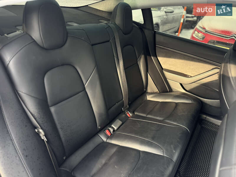 Седан Tesla Model 3 2022 в Умани